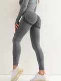 femmes actives qui cherchent à allier confort, style et performance dans leurs vêtements de sport gris !