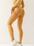 femmes actives qui cherchent à allier confort, style et performance dans leurs vêtements de sport jaune !