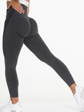 femmes actives qui cherchent à allier confort, style et performance dans leurs vêtements de sport noir !